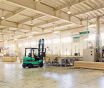 最新鋭の自社プレカット工場で、高品質な住まいを。