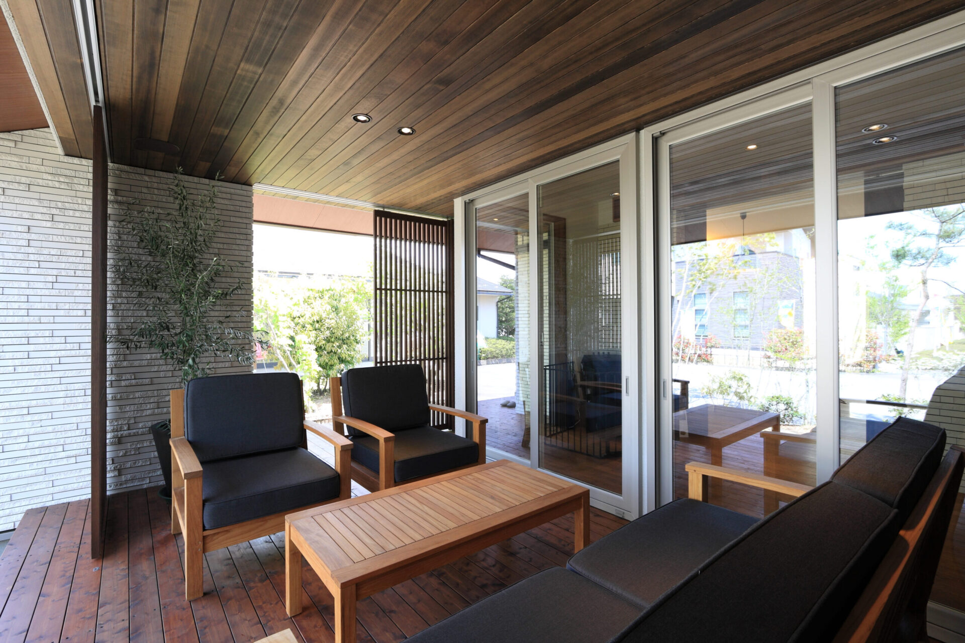 住空間と外空間が直結した気持ちのいい住まい