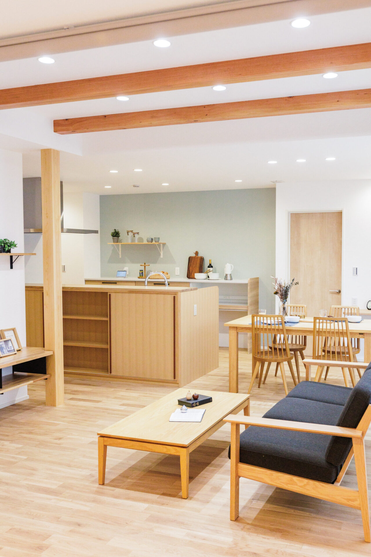 ゼロエネルギーで暮らす北欧風の平屋の家