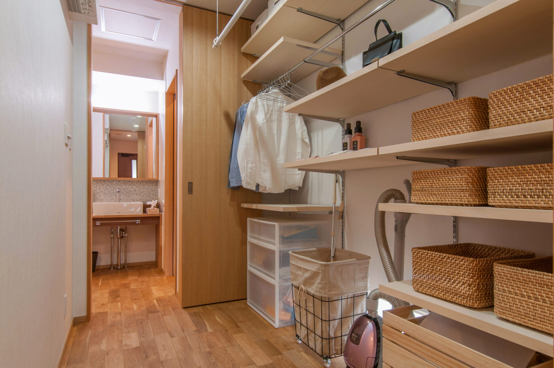 荷物が増えがちな子育て家族に嬉しい充実の収納スペース