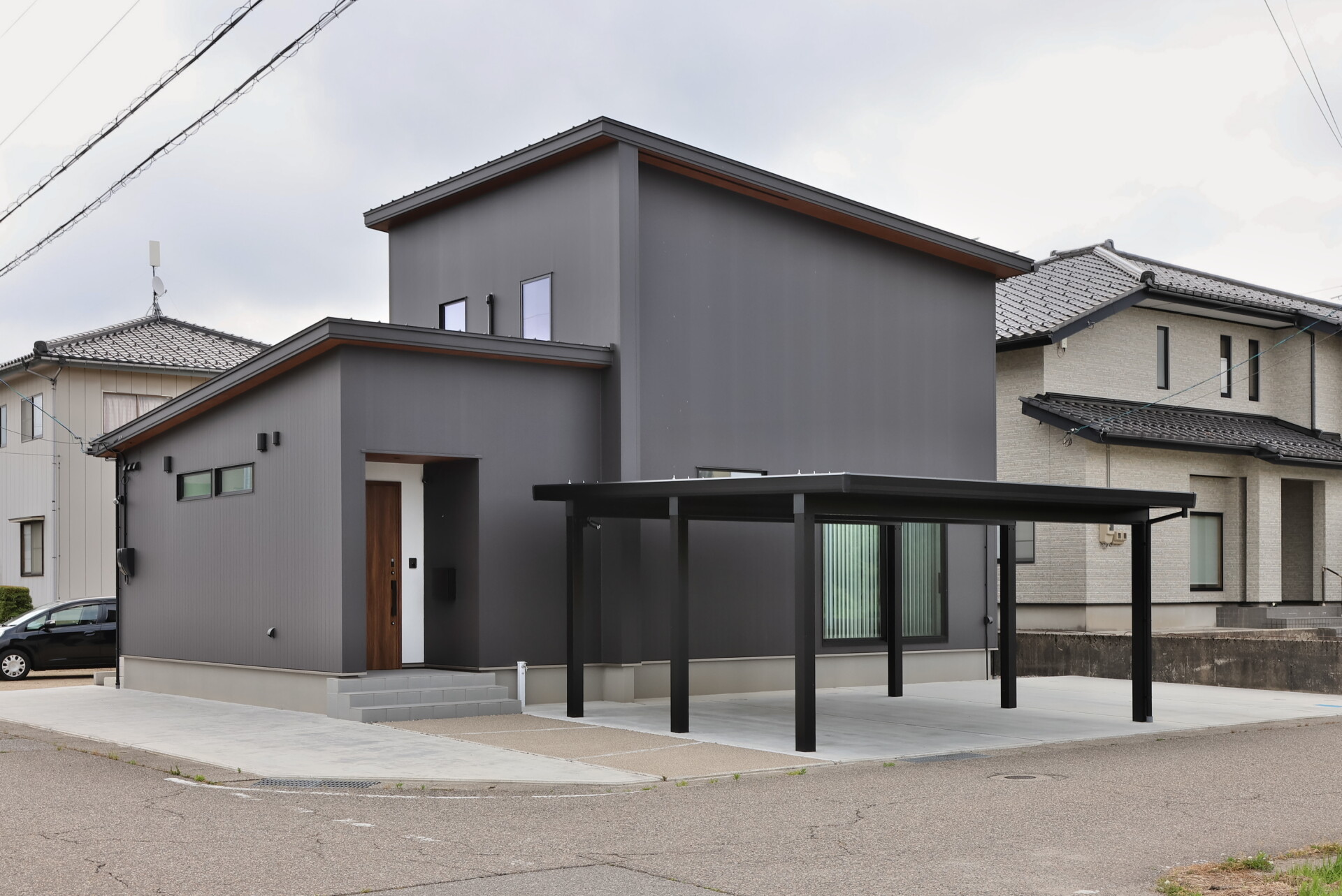 天然木の風合いが活きる収納たっぷりの住まい