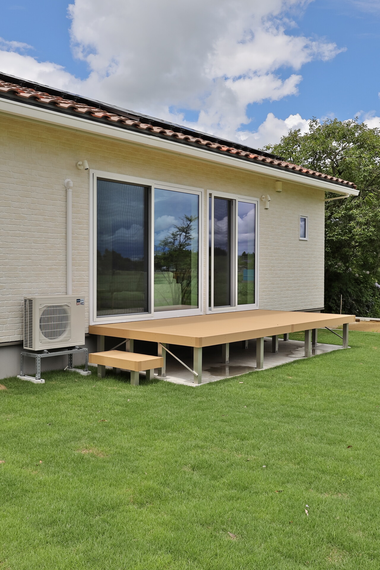 田園風景を日常に取り込んだ、南欧風の平屋