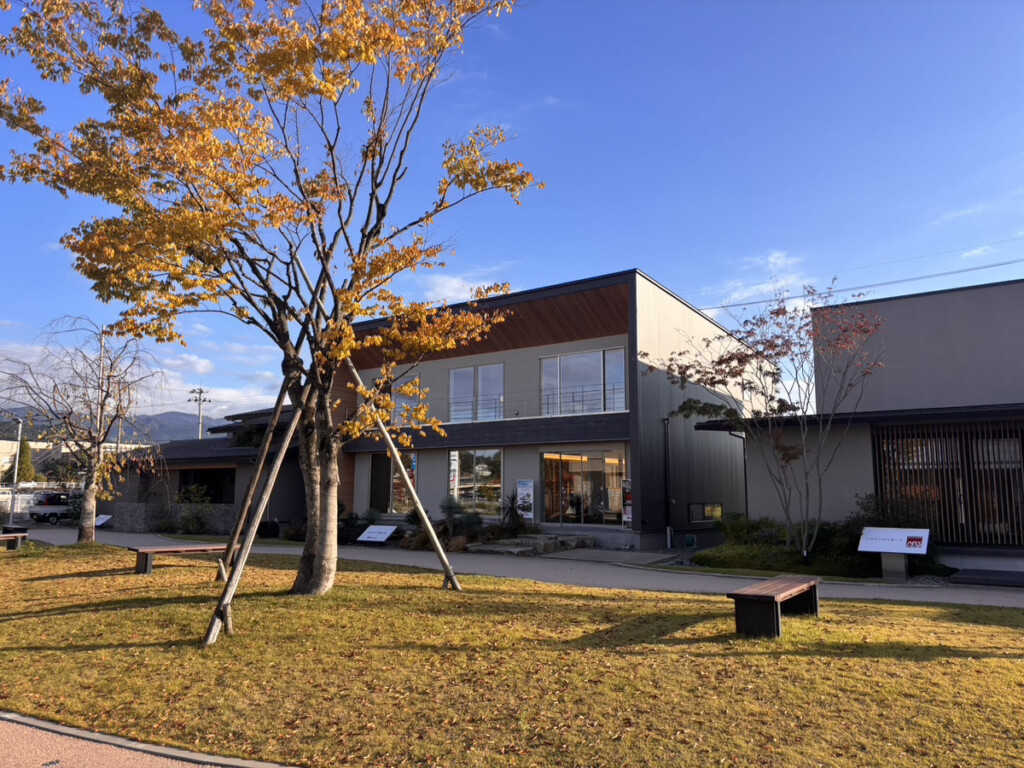 ジュートピア新川も秋の景色に